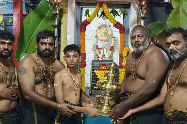 అయ్యప్ప స్వామికి తామ్ర మకర తోరణం, కుండల బహుకరణ అయ్యప్ప స్వామికి తామ్ర మకర తోరణం, కుండల బహుకరణ