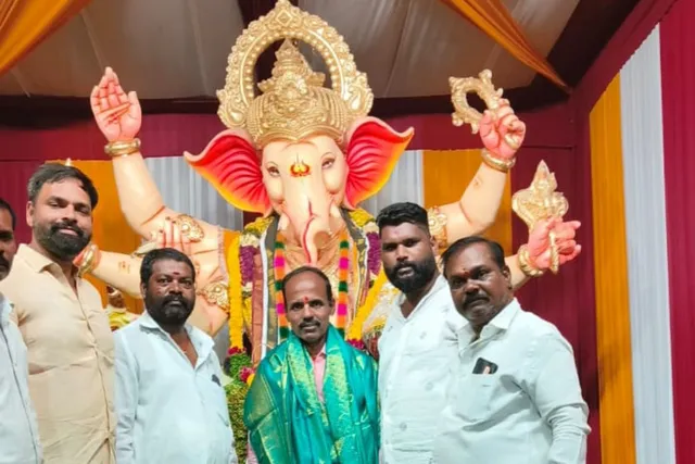 జలాల్ పూర్ సర్పంచ్ ను సన్మానించిన ఫిలింనగర్ గణేష్ మండలి సభ్యులు