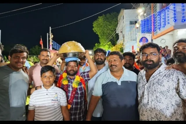 రూ.2.50 లక్షల ధర పలికిన వినాయకుడి లడ్డూ రూ.2.50 లక్షల ధర పలికిన వినాయకుడి లడ్డూ