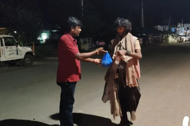 విజయనాయుడు జన్మదినం సందర్భంగా నిరుపేదలకు అన్నదానం