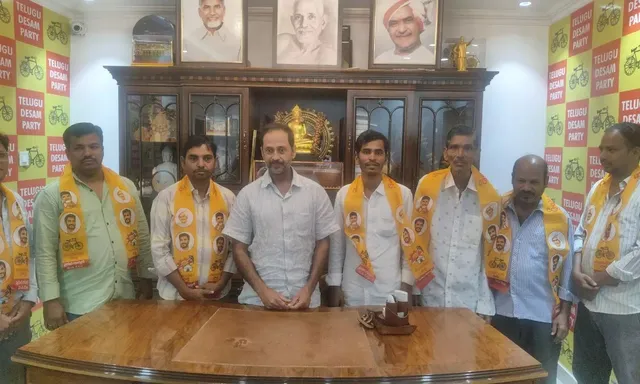 వైసీపీని వీడి టీడీపీలో చేరిన మైనార్టీ కుటుంబాలు