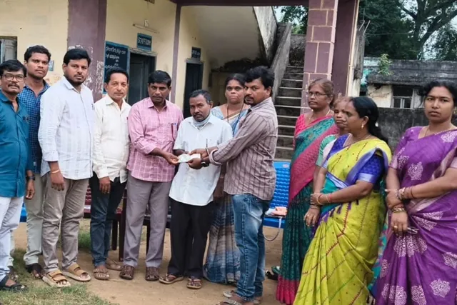 ఉపాధ్యాయుడుకి రూ. 50 వేలు సహాయం చేసిన యు. టి. ఎఫ్