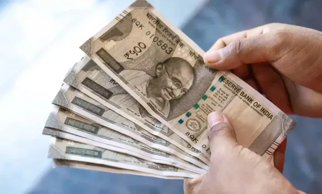 కేంద్ర ప్రభుత్వ ఉద్యోగులకు దీపావళి కానుక.. డీఏ 3 శాతం పెంపు