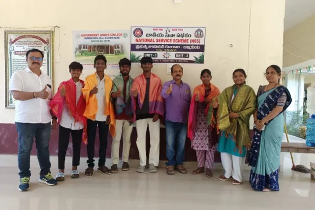 జూనియర్ కళాశాలలో ప్రతిభావంతులైన విద్యార్థులకు ఘన సన్మానం