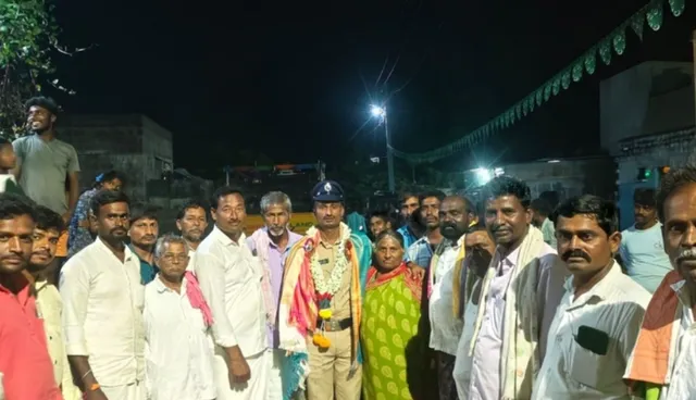 చిన్నతుంబళంలో కానిస్టేబుల్ గా ఎంపికైన యువకుడికి సన్మానం