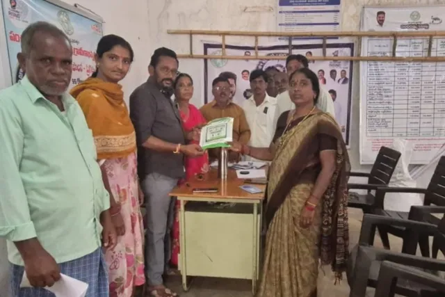 రైతులకు ఉచితంగా కూరగాయల విత్తనాలు పంపిణీ