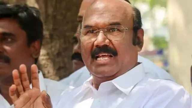 அதிமுகவின் முக்கிய தூணாக விளங்கும் ஜெயக்குமாரின் அரசியல் வரலாறு