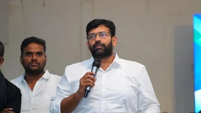 మాజీ ఎమ్మెల్యే జక్కంపూడి రాజాపై కేసు