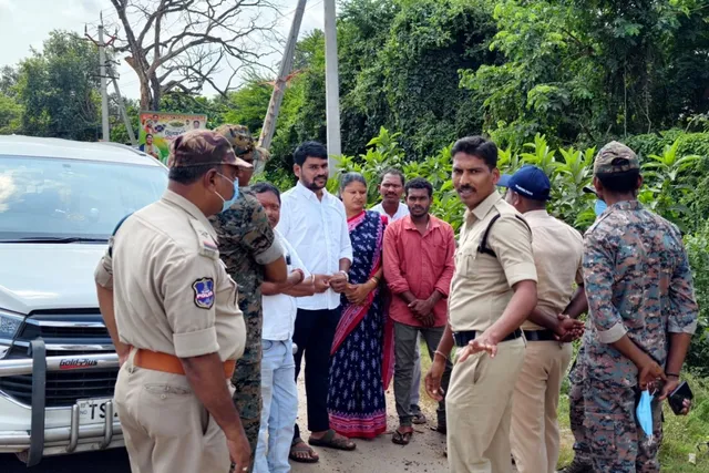 తాడ్వాయి బిఆర్ఎస్ నాయకుల అక్రమ అరెస్టును ఖండించిన నాగ రమేష్ తాడ్వాయి బిఆర్ఎస్ నాయకుల అక్రమ అరెస్టును ఖండించిన నాగ రమేష్