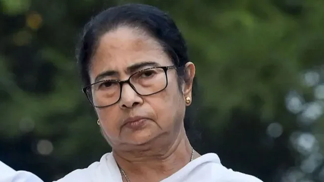 మమతా బెనర్జీకి మరో షాక్.. తప్పుకున్న రెజినగర్ అభ్యర్థి