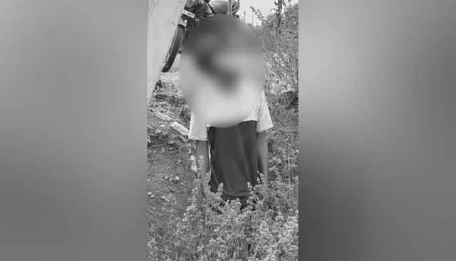 విద్యుత్ స్తంభానికి వేలాడుతూ యువకుడి మృతదేహం లభ్యం