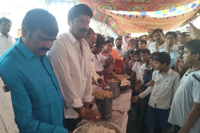 నయానగర్ లో మహా అన్నదానం నయానగర్ లో మహా అన్నదానం