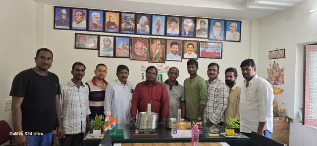 యువ కళ్యాణ్ యూత్ సభ్యులు 350 స్టీల్ ప్లేట్లు గ్లాసులువితరణ