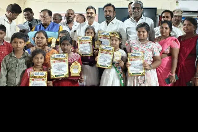 తెలుగు భాషా వైభవం: చిన్నారుల నృత్యం, కవితాగానంతో MP ప్రశంసలు తెలుగు భాషా వైభవం: చిన్నారుల నృత్యం, కవితాగానంతో MP ప్రశంసలు