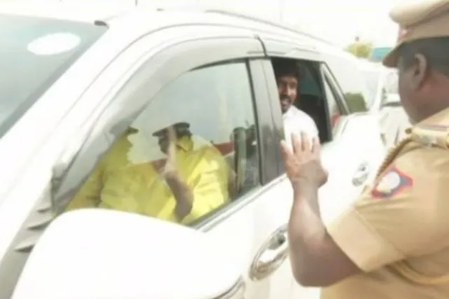 முதல்வர் விஜய்யை வரவேற்க சென்ற எம்.எல்.ஏ தடுத்து நிறுத்தம் முதல்வர் விஜய்யை வரவேற்க சென்ற எம்.எல்.ஏ தடுத்து நிறுத்தம்