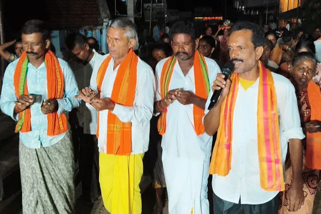 జై శ్రీరామ్ భజన చేస్తూ ఉరేగిగుంపు జై శ్రీరామ్ భజన చేస్తూ ఉరేగిగుంపు