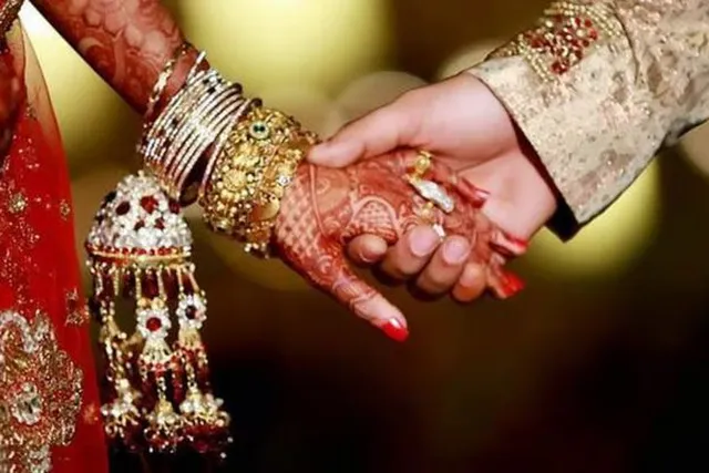 கணவரை தனிக்குடித்தனம் வர வற்புறுத்துவது கொடுமை: உயர்நீதிமன்றம்