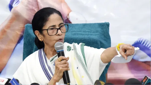 தலைமை தேர்தல் ஆணையரை கைது செய்ய வேண்டும்: மம்தா பானர்ஜி ஆவேசம்