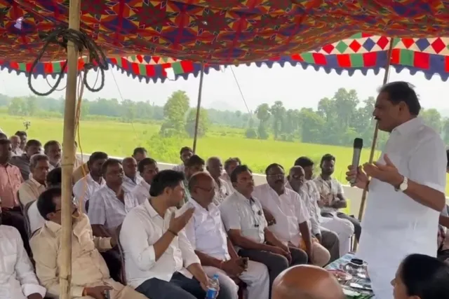వైసీపీ విస్తృతస్థాయి సమావేశంలో మాజీ ఎమ్మెల్యే