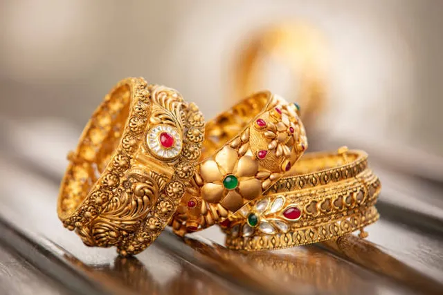 சர்வதேச சந்தையில் தங்கம் விலை கடும் சரிவு