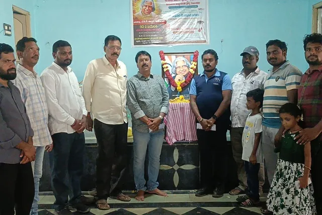 ఆకివీడులో మాజీ రాష్ట్రపతి కలాం 95వ జయంతి ఆకివీడులో మాజీ రాష్ట్రపతి కలాం 95వ జయంతి