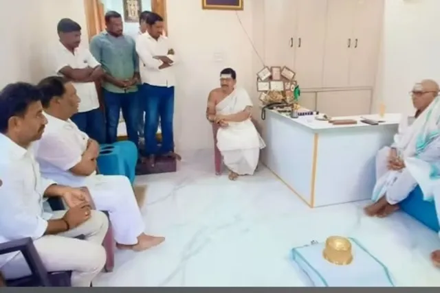 మృతుడి కుటుంబానికి ప్రగాఢ సానుభూతి తెలిపిన కొప్పుల ఈశ్వర్