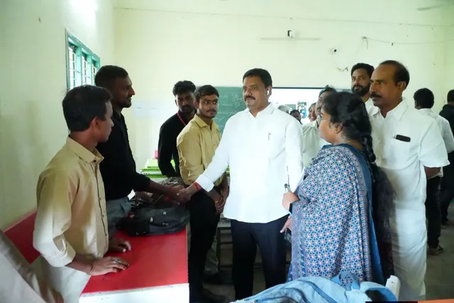 చాగల్లు ప్రభుత్వ జూనియర్ కళాశాలను సందర్శించిన ఎమ్మెల్యే ముప్పిడి