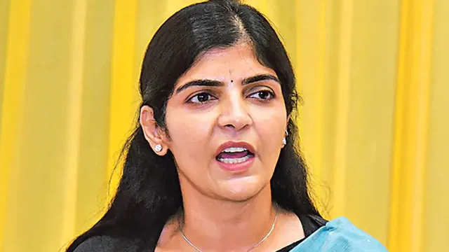 మహిళల వేధింపులపై ఏపీ మహిళా కమిషన్ చైర్‌పర్సన్ కీలక ప్రకటన