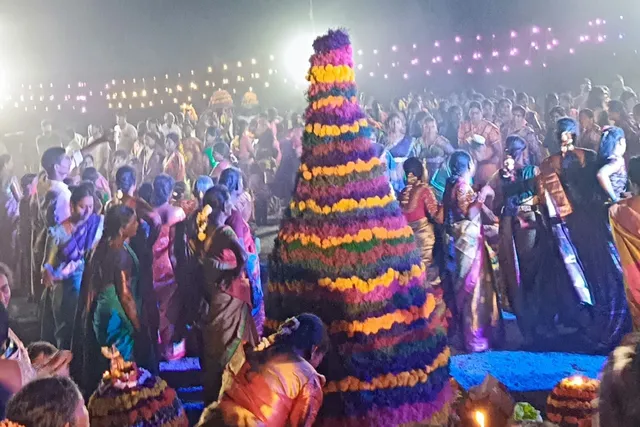 తిమ్మాపురం లో  సద్దుల బతుకమ్మ వేడుకలు