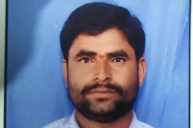 చేను గట్టు గొడవతో మనస్తాపం: పురుగుల మందు తాగి చిన్న కొడుకు ఆత్మహత్య