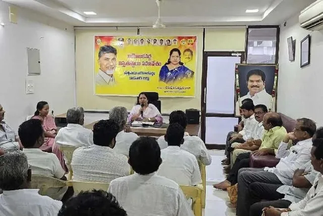 పార్టీ బలోపేతానికి ఐక్యతతో సమిష్టి కృషి: సత్యప్రభ