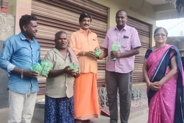 116 మట్టి వినాయక ప్రతిమల పంపిణీ