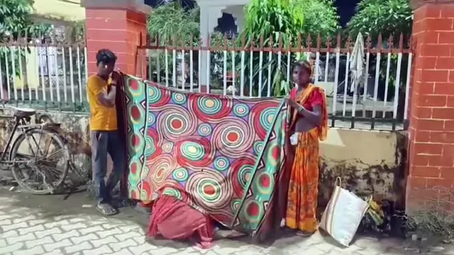 மருத்துவமனையில் அனுமதி மறுப்பு... சாலையோரத்தில் குழந்தை பெற்ற பழங்குடியின பெண்
