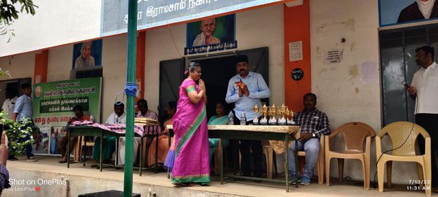 வெள்ளகோவில் நகராட்சி சார்பில் நேற்று பள்ளி குழந்தைகளுக்கு ஓவியப்போட்டி