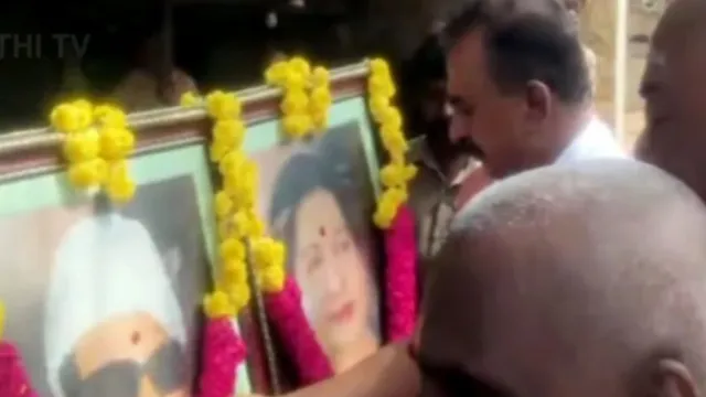 அதிமுக 55-வது தொடக்க விழா: தனியாக வந்த SP வேலுமணி