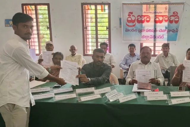 ఆర్టీఐ అవగాహన కరపత్రం ఆవిష్కరించిన మండల అధికారులు ఆర్టీఐ అవగాహన కరపత్రం ఆవిష్కరించిన మండల అధికారులు