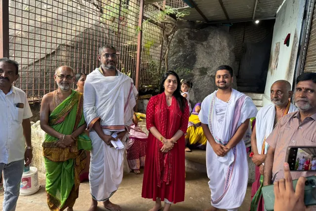 శ్రీ లక్ష్మీనరసింహ స్వామిని దర్శించుకున్న రష్మీ గౌతమ్