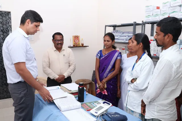 ముత్యంపేట ఆయుష్మాన్ ఆరోగ్య మందిరాన్ని తనిఖీ చేసిన కలెక్టర్
