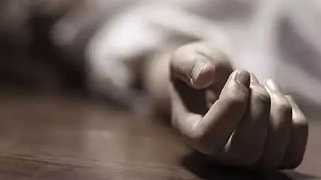 மதுபாட்டிலால் தாக்கி கொத்தனாரை கொன்ற நண்பர்கள்