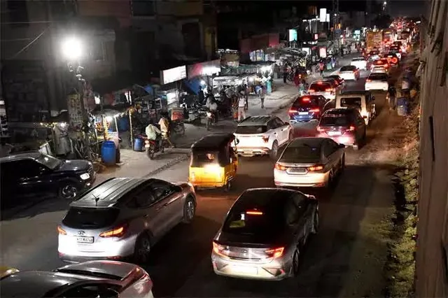 విజయవాడ హైవేపై భారీగా ట్రాఫిక్‌ జామ్‌