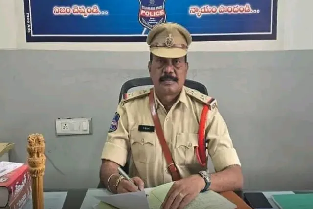 మండపాల్లోని నిబంధనలు పాటించాలి - ఎస్సై
