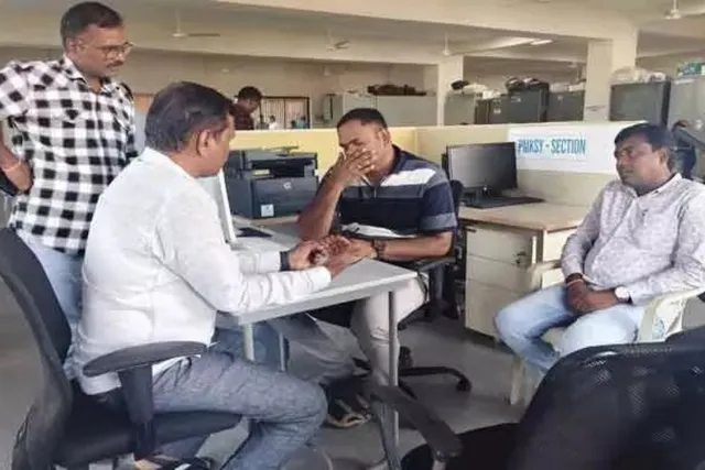 భూపాలపల్లి డీఆర్డీఏ కార్యాలయంలో ఏసీబీ అధికారుల ఆకస్మిక దాడి