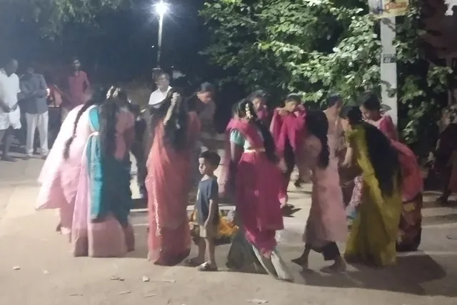 పూసలపహాడ్లో ఘనంగా బతుకమ్మ పండుగ సంబరాలు పూసలపహాడ్లో ఘనంగా బతుకమ్మ పండుగ సంబరాలు