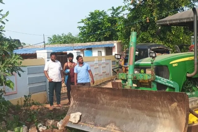 హరిజనాపురంలో పారిశుధ్య పనులు