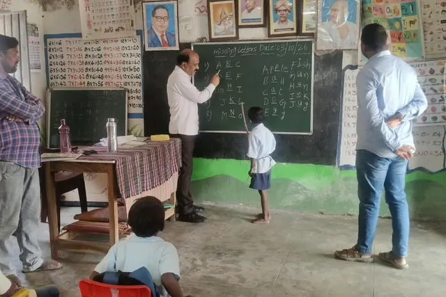 గిరిజన పాఠశాలను ఆకస్మికంగా తనిఖీ చేసిన డిప్యూటీ డైరెక్టర్