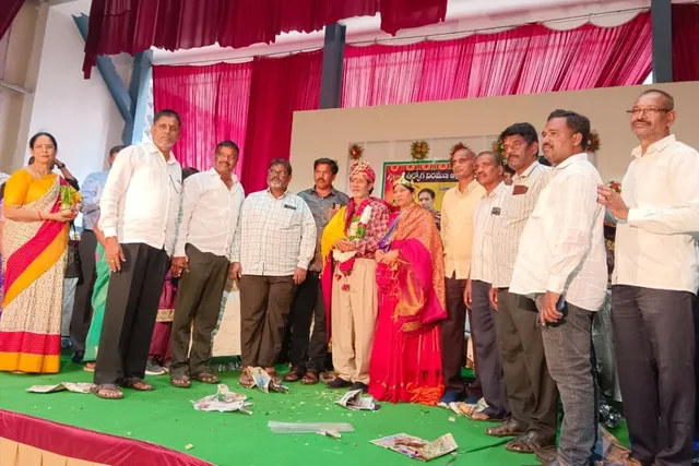37 ఏళ్ల సేవలకు ప్రభుత్వ ఉద్యోగికి ఘన వీడ్కోలు