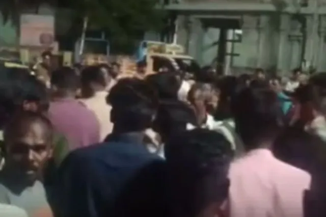 குடிபோதை ஆசாமி அட்டகாசம்: தட்டிக்கேட்ட காவல் ஆய்வாளருக்கு அரிவாள் வெட்டு