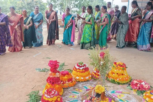 రాజుపేటలో ఘనంగా బతుకమ్మ సంబరాలు రాజుపేటలో ఘనంగా బతుకమ్మ సంబరాలు