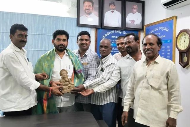 మట్టి గణపతులను ఉచితంగా పంచుతాము.. కుమ్మర సంఘం