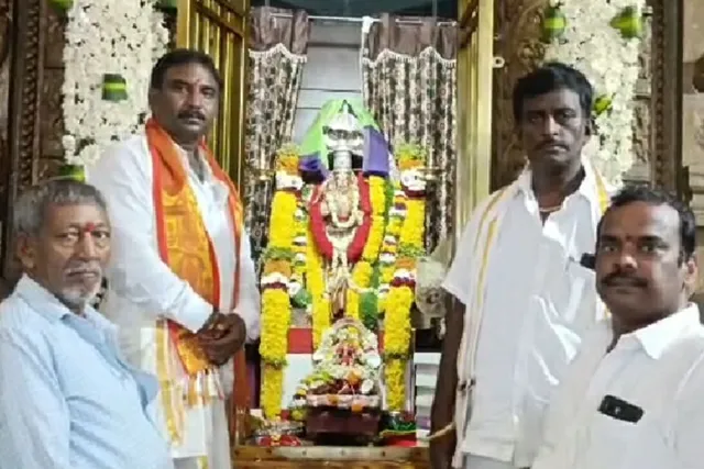 అంగరంగ వైభవంగా ప్రారంభమైన దసరా శరన్నవరాత్రి మహోత్సవాలు అంగరంగ వైభవంగా ప్రారంభమైన దసరా శరన్నవరాత్రి మహోత్సవాలు